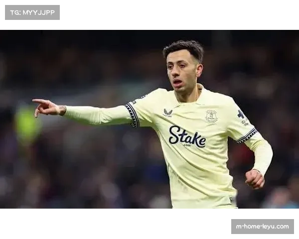 麦克尼尔射门击中门柱 埃弗顿边锋险些客场先拔头筹